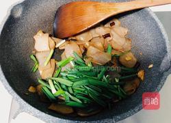 青蒜炒魔芋豆腐的做法图解7