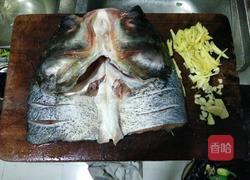 剁椒鱼头的做法图解1
