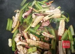 Illustration of how to make fried squid with celery 15