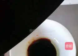 Illustration of how to make hand-shredded cabbage 6