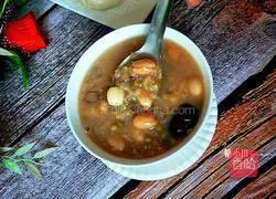 Illustration of how to make longan, lotus seed and eight-treasure porridge 11