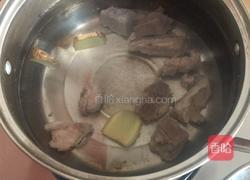 胡萝卜玉米猪骨汤的做法图解6