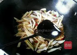 Illustration of how to make fried duck gizzards with lotus root 7