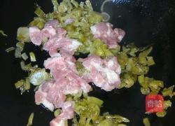 酸菜瘦肉的做法图解4