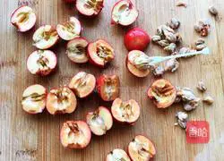 Illustration of how to make canned hawthorn 7