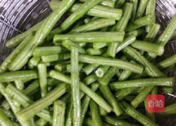 干煸豆角的做法图解1