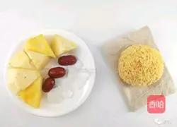 Tremella pineapple and red date soup is sweet and very nourishing to the stomach.Illustration of how to make it 1