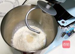 双色椰浆面包的做法图解1