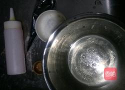 萌萌哒小丑兔蛋白糖的做法图解1