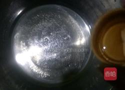 萌萌哒小丑兔蛋白糖的做法图解2