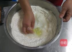 炸油条的做法图解2