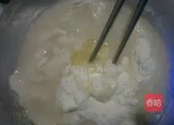 Illustration of how to make two-color hair cake 4