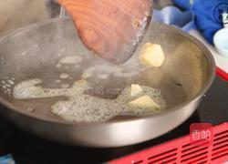 大秀厨艺只需要咸蛋黄来助攻！超好吃的咸蛋黄虾仁豆腐~的做法图解8