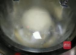 白菜胡萝卜鲜肉包的做法图解2