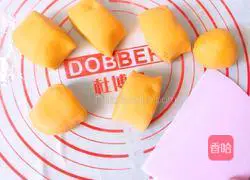 Illustration of how to make orange steamed buns 4