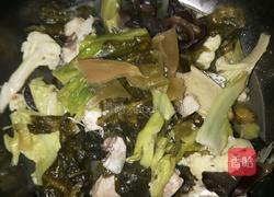 美味可口的酸菜鱼少不了自制泡菜的做法图解3