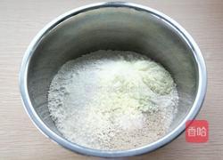 香肠面包的做法图解1