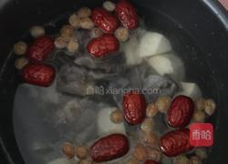 乌鸡桂圆红枣汤的做法图解3