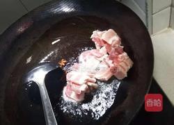 五花肉炖酸菜的做法图解6
