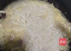 五花肉炖酸菜的做法图解10