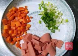 火腿肠鸡蛋饼的做法图解1