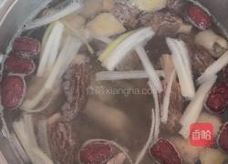 羊肚菌鸡汤的做法图解3