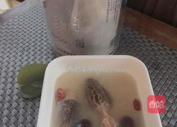 羊肚菌鸡汤的做法图解4