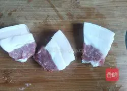 Illustration of how to cook meat in white water 1