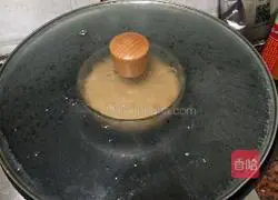 Illustration of how to make red date and brown sugar cake 15