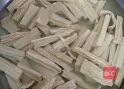 腐竹炒青椒的做法图解1