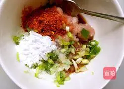 Illustration of how to make steamed meatballs with white radish 5