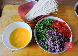 Illustration of how to make tomato noodles 1