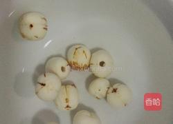 桃胶莲子银耳羹的做法图解4