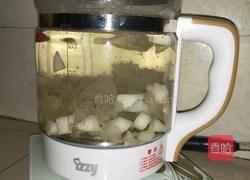 冰糖雪梨银耳汤的做法图解2