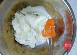 酸奶戚风蛋糕的做法图解3