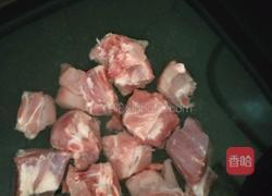 猴头菇白萝卜排骨汤的做法图解2