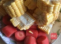 玉米排骨汤的做法图解3