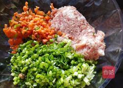 芹菜猪肉水饺的做法图解3