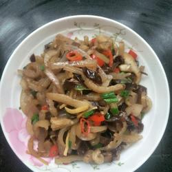 木耳炒肉皮的做法[图]