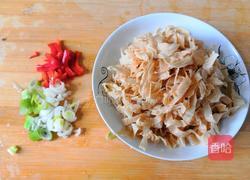 清炒豆腐皮的做法图解1