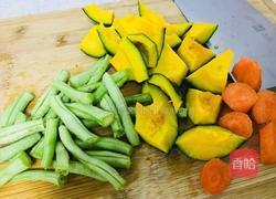 豆角南瓜焖饭的做法图解1