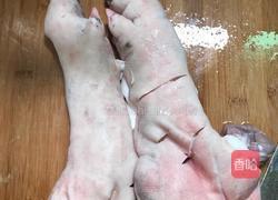 红烧猪蹄的做法图解1