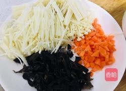 西红柿金针菇汤的做法图解1