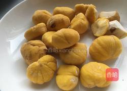 香菇栗子鸡爪汤的做法图解4