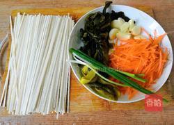 酸菜面的做法图解1