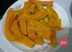 Illustration of how to make pumpkin shaped steamed buns 2