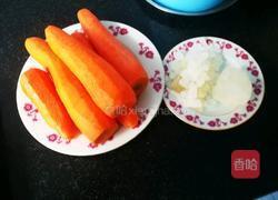 红萝卜果脯的做法图解1