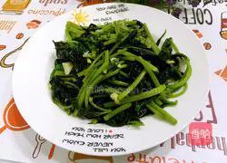 Illustration of how to stir-fry sweet potato leaves 7