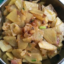 腊肉炒土豆的做法[图]