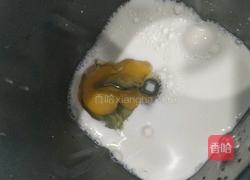 牛奶香蕉鸡蛋发糕的做法图解4